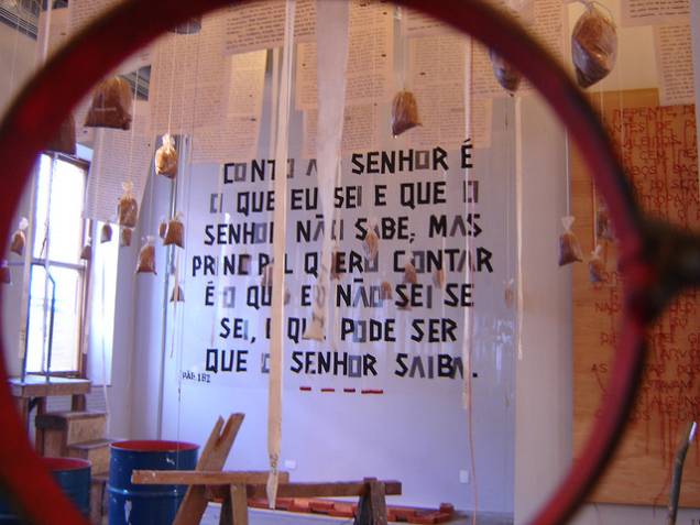 “Conto ao senhor é o que eu sei e o senhor não sabe; mas principal quero contar é o que eu não sei se sei, e que pode ser que o senhor saiba”. Trecho de Grande Sertão Veredas, de Guimarães Rosa, em painel do Museu da Língua Portuguesa “Conto ao senhor é o que eu sei e o senhor não sabe; mas principal quero contar é o que eu não sei se sei, e que pode ser que o senhor saiba”. Trecho de Grande Sertão Veredas, de Guimarães Rosa, em painel do Museu da Língua Portuguesa