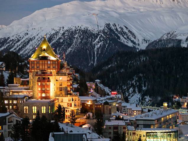 Vista da vila de St. Moritz: uma das mais clássicas dos Alpes Suíços