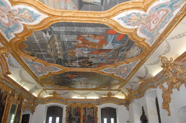 Os painéis da sacristia do convento retratam a vida penitente de São Bento, padroeiro do Mosteiro e da Basílica