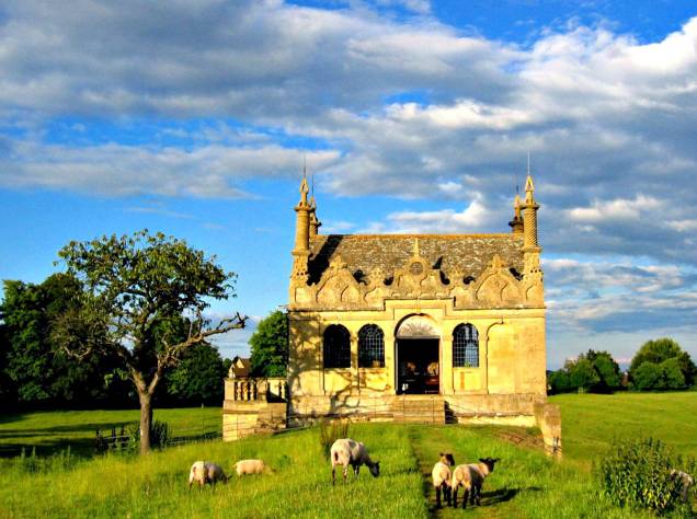 As acomodações em Cotswolds são aconchegantes e supercharmosas. É o caso da "The East Banqueting House" (foto), que tem arquitetura única e fica no topo de uma colina As acomodações em Cotswolds são aconchegantes e supercharmosas. É o caso da "The East Banqueting House" (foto), que tem arquitetura única e fica no topo de uma colina