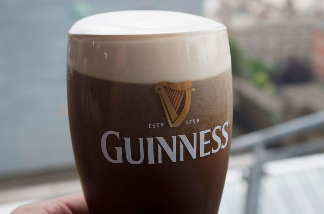 O pint da cerveja escura, amarga e endeusada pelos irlandeses