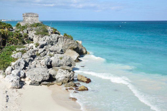 As ruínas de Tulumse debruçam sobre o mar, a cerca de 130 quilômetros de Cancún