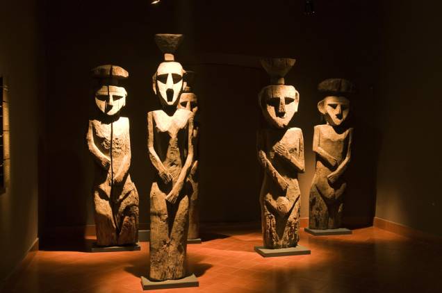 O Museu de Arte Precolombino abriga mais de 2 mil peças arqueológicas dos povos que habitavam a América do Sul. As múmias Chincorro, mais antigas que as egípcias, são as estrelas do local
