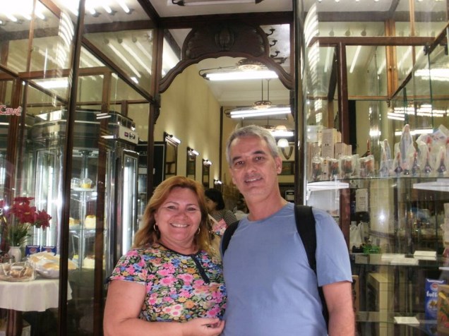 Elza Bensadon comemorou 23 anos de casada na Confeitaria Colombo, no Centro do Rio de Janeiro Elza Bensadon comemorou 23 anos de casada na Confeitaria Colombo, no Centro do Rio de Janeiro