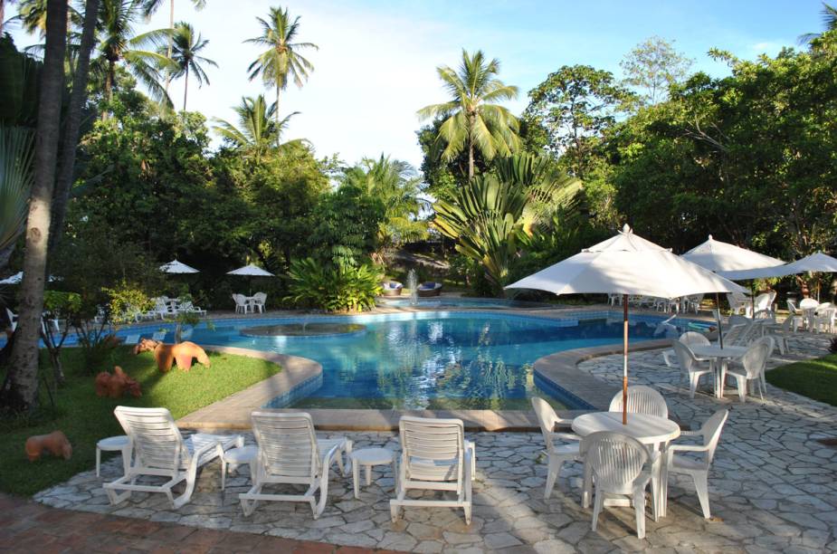Jardim e piscina do hotel Sete Colinas, em Olinda (PE)