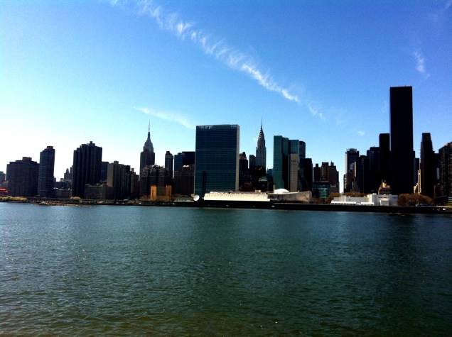 A vista da ilha de Manhattan a partir de Long Island City, no Queens