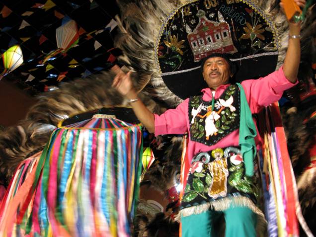 Com comida típica, quadrilhas e bandas de pífano, a Festa de São João de Caruaru é uma das maiores do país