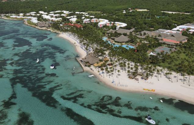 Punta Cana concentra mais de 30 resorts, dos básicos aos luxuosos. A maioria funciona sob o sistema all inclusive, com refeições, bebidas e até passeios incluídos
