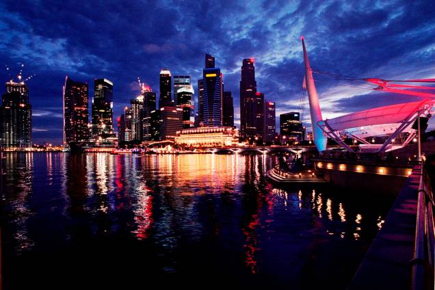 <a href="http://viajeaqui.abril.com.br/paises/cingapura" rel="Cingapura" target="_blank"><strong>Cingapura</strong></a>Apenas 50 anos após sua independência da Malásia, a cidade-estado de Cingapura é um dos maiores centros financeiros do mundo, uma hub de transportes global e sede asiática de diversas empresas multinacionais. Grande parte de seu sucesso se deve a um plano que conecta o planejamento da cidade com requerimentos sociais e de negócios