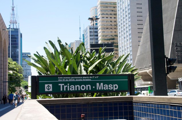 Estação Trianon-Masp, na Avenida Paulista, com o prédio da Fiesp ao fundo (foto: <a href="https://connectionconsulting.com.br/" rel="connectionconsulting" target="_blank">connectionconsulting</a>)