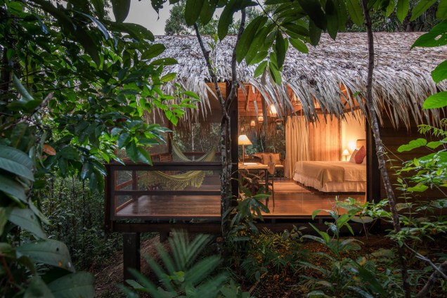 Às margens do Rio Negro, o Anavilhanas Jungle Lodge tem cabanas com vista para a floresta