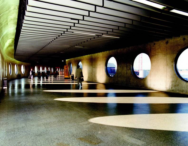 Em relação aos aeroportos que recebem mais de 15 milhões de passageiro por ano, o <strong>Aeroporto Internacional de Brasília</strong> foi o melhor classificado com 4,24 pontos