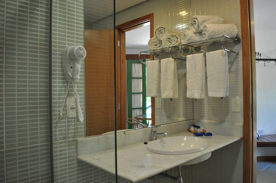 Quarto do Sete Colinas, em Olinda (PE); uma das atrações do hotel é um museu que mostra louças e mobiliários antigos