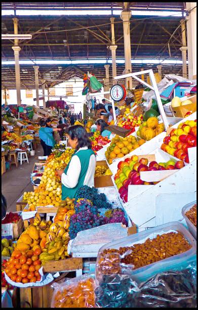 <strong>Mercado San Pedro</strong>Conhecer o mercado central San Pedro ajuda a desvendar ainda mais a herança inca. Ali se encontra um sem-número de tipos de milho, cereais e batata que a gente nunca viu. Para quem gosta de arte, vale passear pelo bairro de San Blas, a Monmartre cusquenha, onde estão concentrados artesãos e artistas plásticos. Sem contar que o bairro é muito charmoso <strong>Mercado San Pedro</strong>Conhecer o mercado central San Pedro ajuda a desvendar ainda mais a herança inca. Ali se encontra um sem-número de tipos de milho, cereais e batata que a gente nunca viu. Para quem gosta de arte, vale passear pelo bairro de San Blas, a Monmartre cusquenha, onde estão concentrados artesãos e artistas plásticos. Sem contar que o bairro é muito charmoso