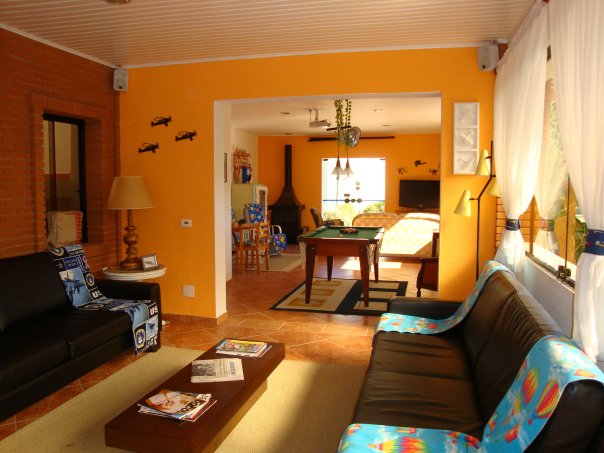Área social da pousada Constellation Lodge, em Campos do Jordão, São Paulo
