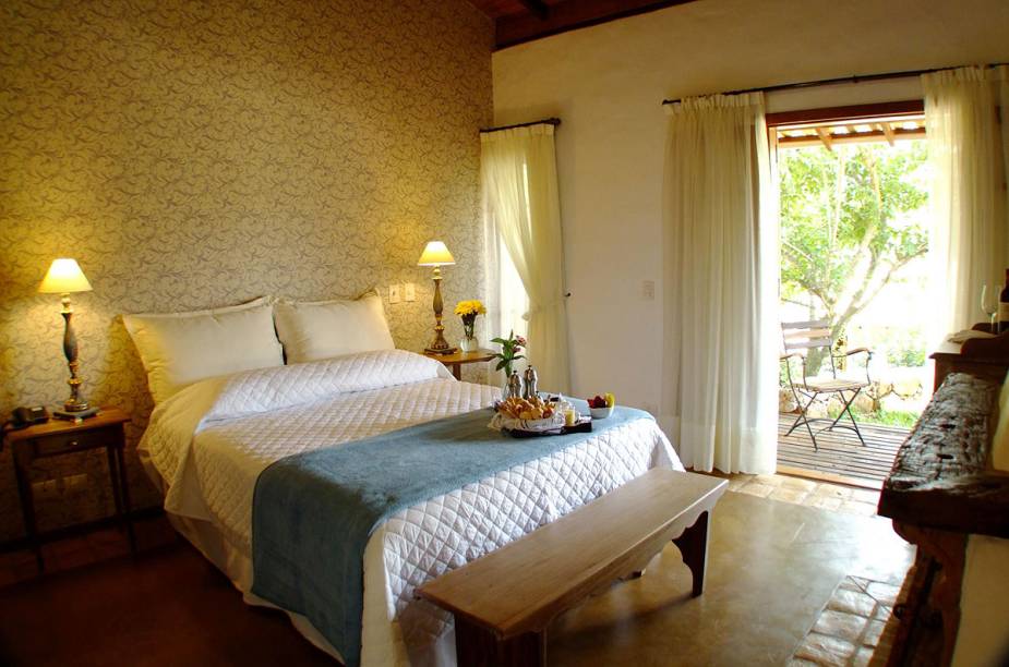 Todos os quartos são equipados com cama tamanho queen, lareira, frigobar e ventilador de teto