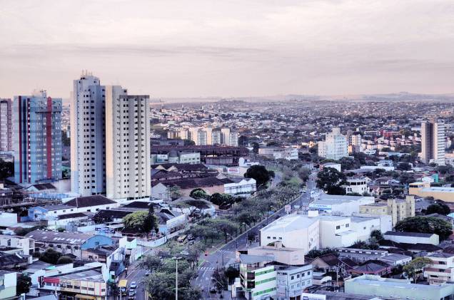 Londrina é a segunda maior cidade do Paraná, fica a 381 km da capital Curitiba. A cidade tem por volta de 1 milhão de habitantes, sendo uma importante influência comercial, econômica e política no Paraná