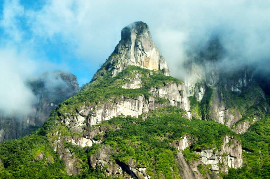 Monte Abrolhos (1 200m) Monte Abrolhos (1 200m)