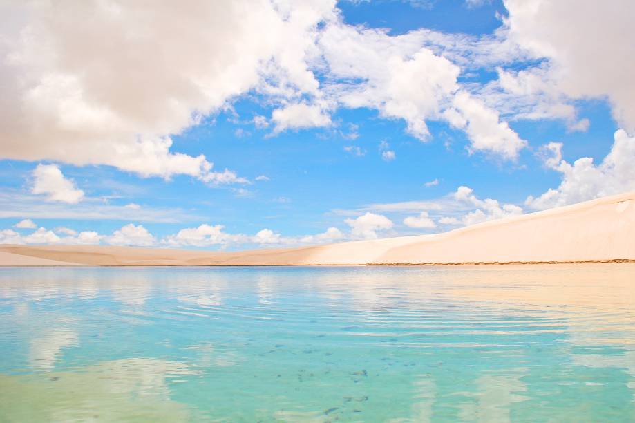 Criado em 1981 para proteger 155 mil hectares de dunas, rios, lagoas e manguezais, o Parque Nacional dos Lençóis Maranhenses tem uma das paisagens mais cênicas do Brasil