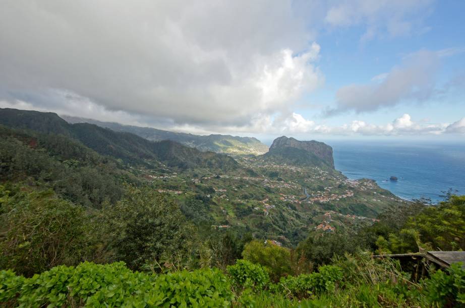 <strong>6. Ilha da Madeira – <a href="http://viajeaqui.abril.com.br/paises/portugal" rel="Portugal " target="_blank">Portugal </a></strong>    Herança do século quinze, além da vista única rodeada por vegetação, Madeira também reserva vistas peculiares, históricas e coloridas