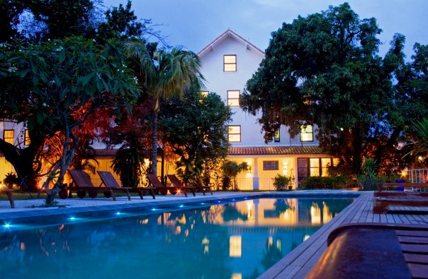 A piscina do hotel Santa Teresa, no Rio de Janeiro, tem bar Veuve Clicquot