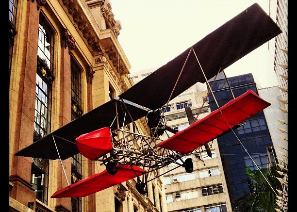 Peça da exposição Da Vincis do Povo, de Cai Guo-Qiang, instalada pelas ruas do Centro de São Paulo