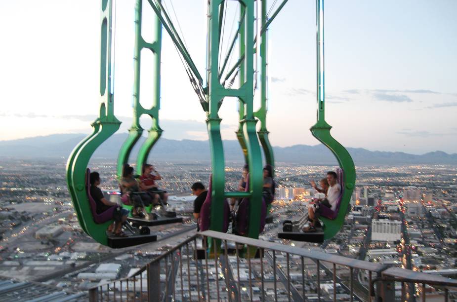 Uma das montanhas-russas mais insanas do planeta, no alto de um prédio, fazem a fama da Stratosphere de Las Vegas