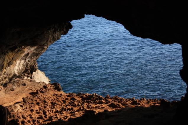 Durante disputas internas pelo poder da ilha, o povo rapa nui se escondia nas inúmeras cavernas formadas pelas lavas vulcânicas