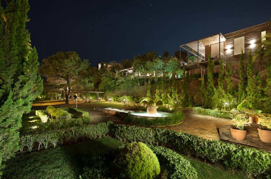 O Felissimo Exclusive Hotel fica em <a href="https://viajeaqui.abril.com.br/cidades/br-sc-balneario-camboriu" rel=" Balneário Camboriú" target="_blank"><strong>Balneário Camboriú</strong></a>, <a href="https://viajeaqui.abril.com.br/estados/br-santa-catarina" rel="Santa Catarina" target="_blank"><strong>Santa Catarina</strong></a>. Situado em uma colina a 500 mestros da <a href="https://viajeaqui.abril.com.br/estabelecimentos/br-sc-balneario-camboriu-atracao-praia-dos-amores" rel=" Praia dos Amores" target="_blank"><strong>Praia dos Amores</strong></a>, a pousada tem nove suítes e dois lofts privativos