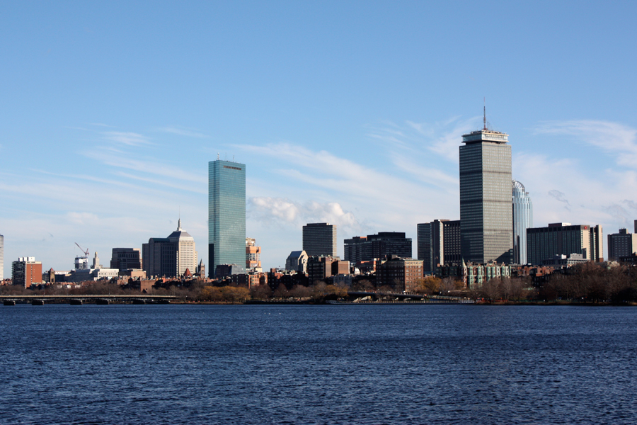 Vista do skyline de Boston, a partir de Cambridge. À direita da foto, a Prudential Tower, o edifício mais alto da cidade