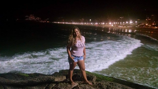 "Arpoador, meu lugar favorito!", escreve Jéssica Silvéria "Arpoador, meu lugar favorito!", escreve Jéssica Silvéria
