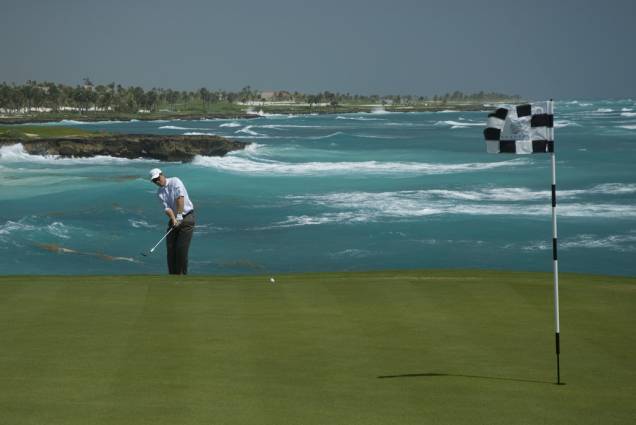 A região concentra campos de golfe com ótima infra-estrutura que são palco de campeonatos internacionais. Com um detalhe: você pode dar suas tacadas com vista para o Mar do Caribe