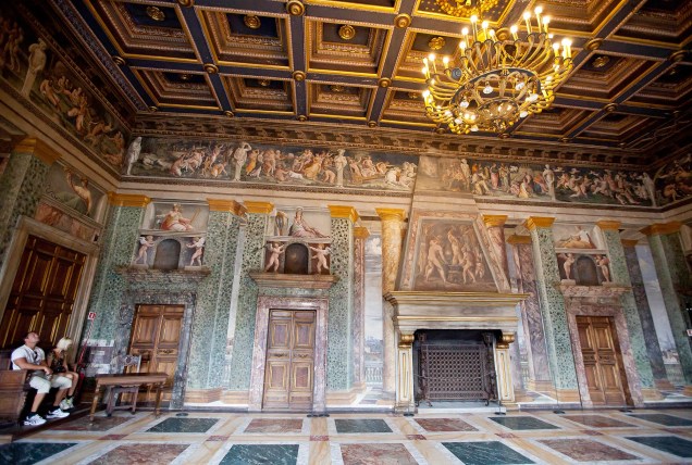 É preciso pagar para entrar no Villa Farnesina - mas a visão das obras de arte que se tem de dentro do palacete é impagável 