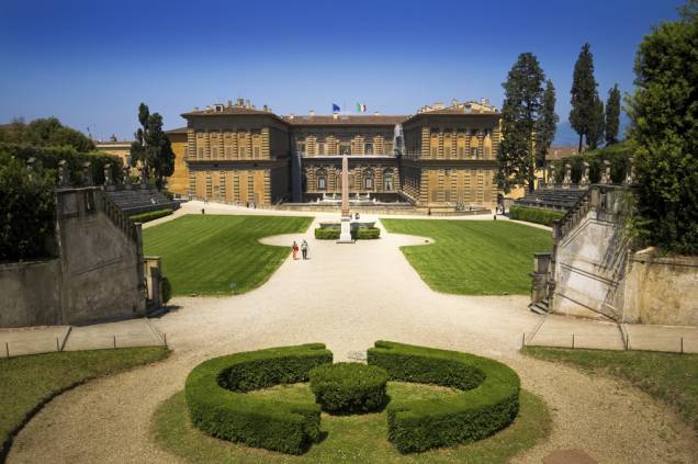 O <a href="https://www.uffizi.it/en/pitti-palace" target="_blank" rel="noopener"><strong>Palazzo Pitti</strong></a> foi projetado por Filippo Brunelleschi para ser a moradia da família Pitti, uma dinastia de banqueiros arquirrivais dos Médici