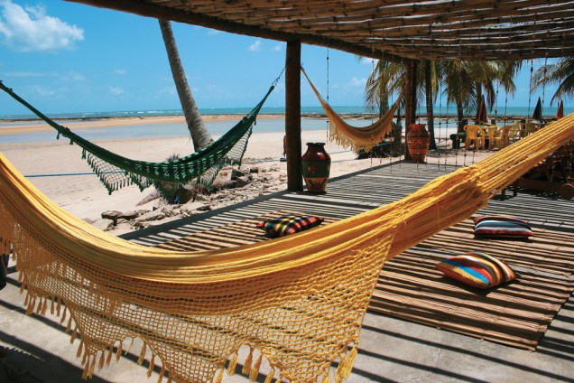 O bar Bora-Bora, na Praia dos Carneiros, tem estrutura para o visitante curtir o local com mordomia
