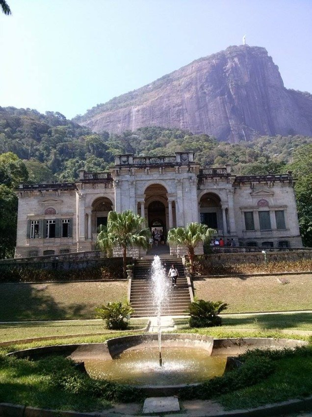 Rhana Rabbii Venturini fotografou o Parque Lage, um dos seus locais preferidos na cidade do Rio de Janeiro Rhana Rabbii Venturini fotografou o Parque Lage, um dos seus locais preferidos na cidade do Rio de Janeiro