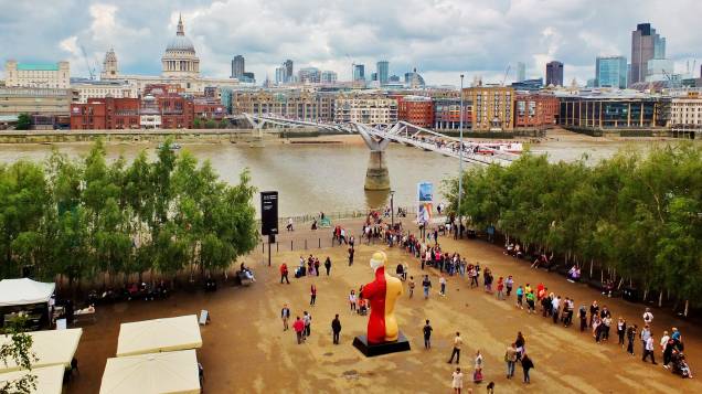 <strong>5. Tate Modern</strong>Suba até o piso do café e contemple a vista da Millenium Bridge e da St. Paul’s Cathedral. Entrada gratuita <strong>5. Tate Modern</strong>Suba até o piso do café e contemple a vista da Millenium Bridge e da St. Paul’s Cathedral. Entrada gratuita