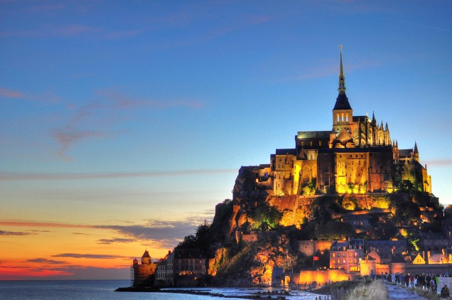 O Mont Saint-Michel foi um dos primeiros lugares do mundo a obter o título de Patrimônio Mundial pela Unesco