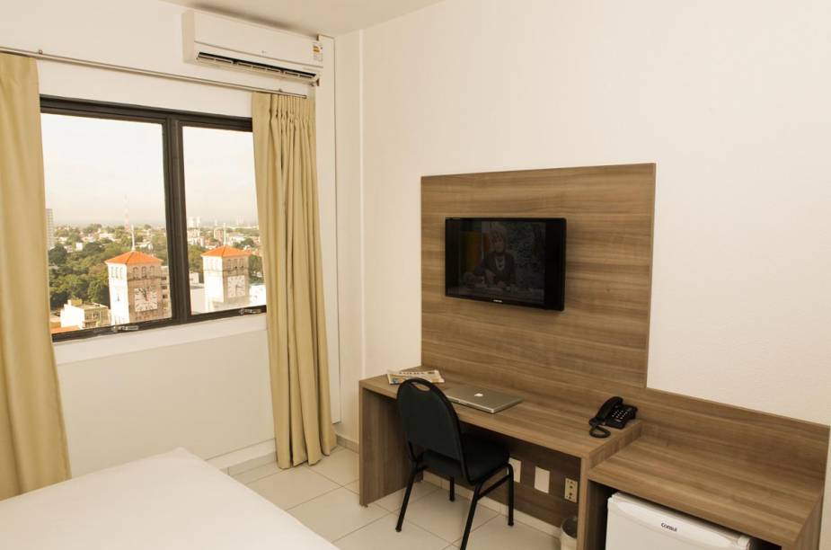 Os 112 apartamentos são equipados com frigobar, TV LED, mesa de trabalho com conexão a Internet a cabo ou wi-fi cortesia e banheiros com blindex. O Getúlio Hotel by Nobile dispõe ainda de apartamentos para portadores de necessidades especiais e apartamentos conjugados