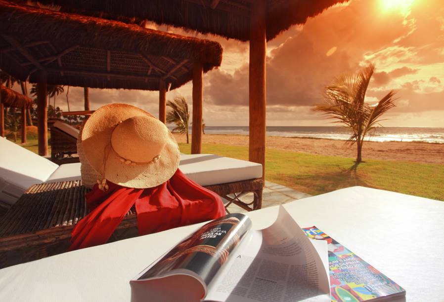 O Best Western Plus Vivá, em Porto de Galinhas, tem gazebos à beira-mar para quem quer relaxar