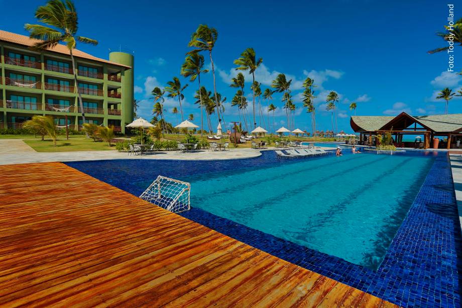 Piscina com raia do Best Western Plus Vivá, em Porto de Galinhas