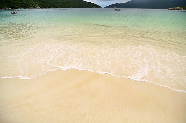 Areia clara e mar transparente: apesar da água fria, Arraial do Cabo não perde para destinos badalados do Caribe ou da Indonésia