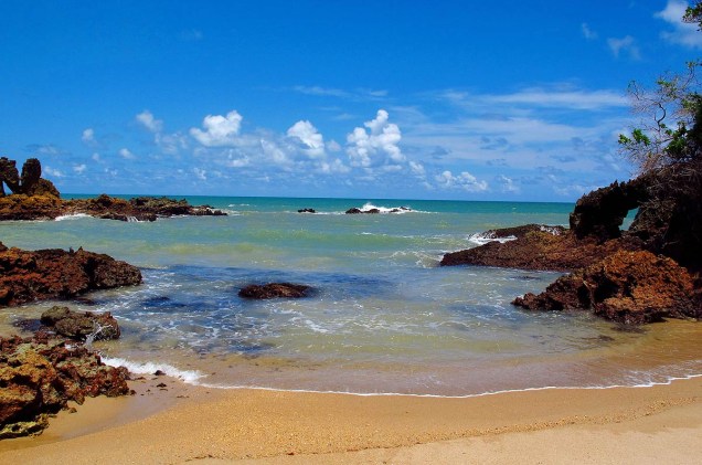 Homens desacompanhados de mulheres não podem entrar na parte naturista da praia de Tambaba, na <a href="https://viajeaqui.abril.com.br/estados/br-paraiba" rel="Paraíba" target="_blank">Paraíba</a>