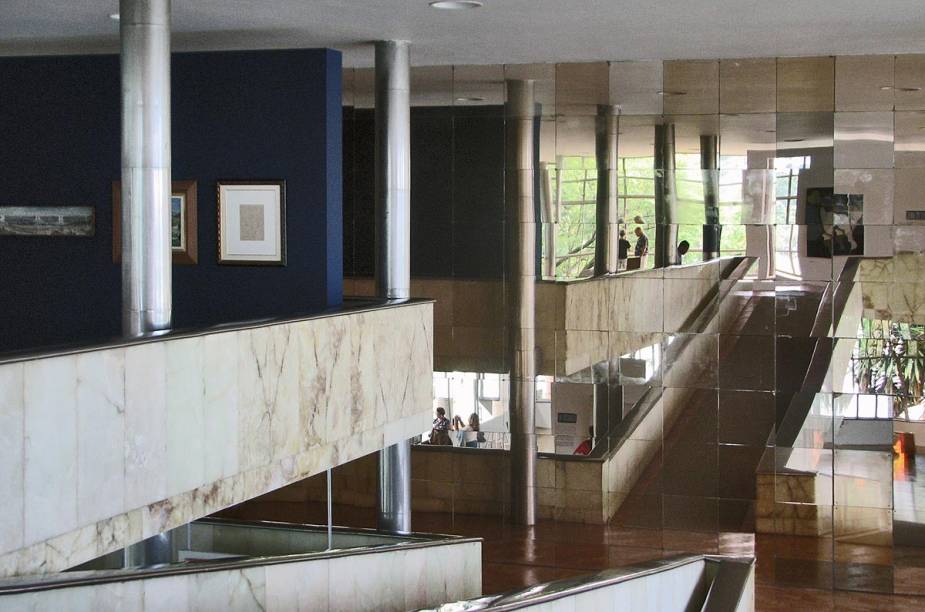 O Museu de Arte da Pampulha, Belo Horizonte, Minas Gerais, foi construído para ser um cassino - com a proibição de casas de jogos no Brasil, o cassino foi desativado e prédio virou museu