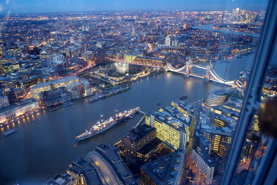 <strong>2. The Shard</strong>            E você pode contemplar Londres em 360º de dois andares. Uma dica: o prédio fica ao lado do Borough Market. Aproveite para visitar o mercado e desfrutar das suas especiarias.
