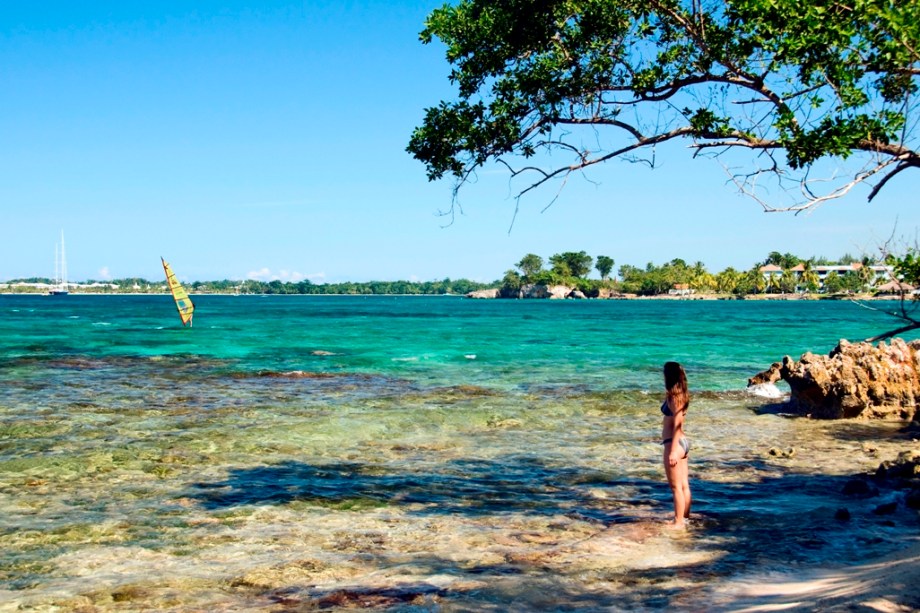 Negril se divide entre a seção com penhascos dramáticos e a parte com lindas praias com um encantador mar azul. Menos muvucados que os resorts no norte da ilha, a região é ótima para relaxar e ficar de bem com a vida