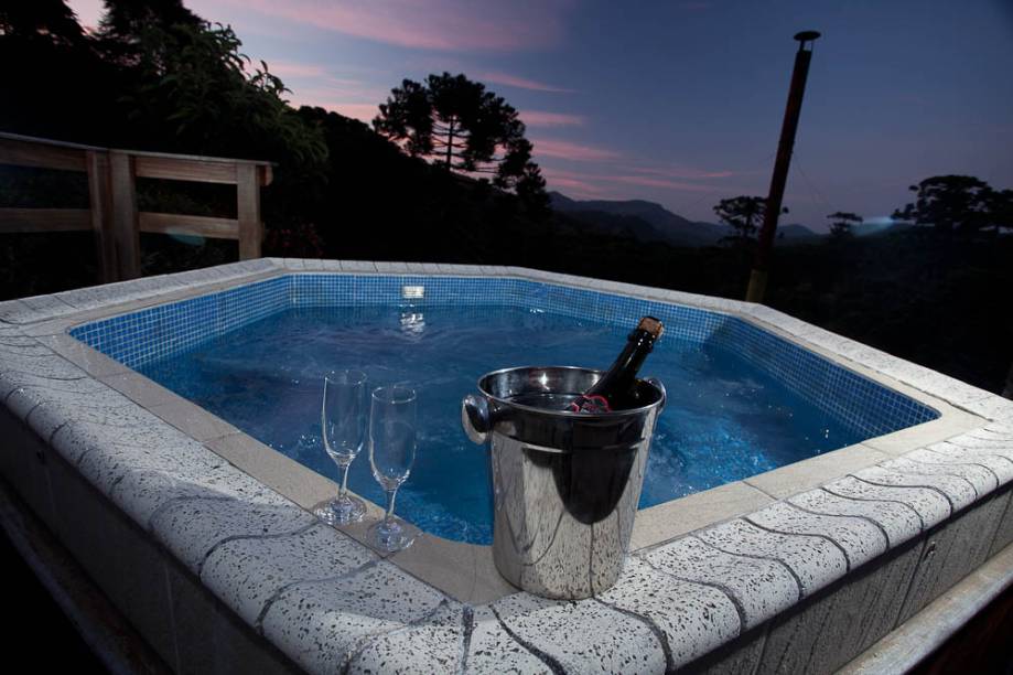 Ofurô parnorâmico da Fazenda Hotel Itapuá, em Monte Verde, Minas Gerais