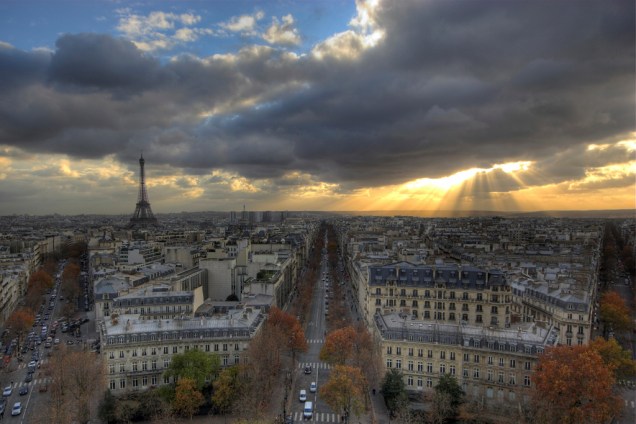 Vista da Paris com a Torre Eiffel à esquerda Vista da Paris com a Torre Eiffel à esquerda