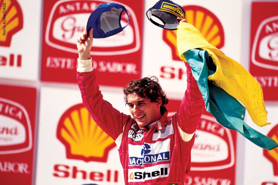 Tricampeão da Fórmula 1, Ayrton Senna é considerado um dos maiores pilotos da história do automobilismo Tricampeão da Fórmula 1, Ayrton Senna é considerado um dos maiores pilotos da história do automobilismo