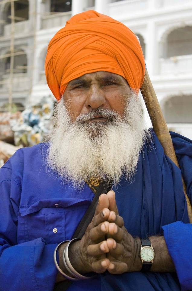 Barba espessa e turbante colorido: muito prazer, senhor sikh